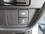 パワーテールゲートの開閉、横滑りを防ぐVSA等のスイッチ類は運転席の右側、手の届きやすい位置にあります。