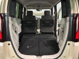 リアシートを倒すと、ラゲッジスペースを広くお使いいただけます!