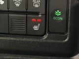運転席にはシートヒーターが付いています!寒い日に便利な装備ですね。
