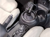 ミニ独特のゴーカートフィーリングと呼ばれる軽快なハンドリングはAT車、MT車のどちらでも楽しめます。
