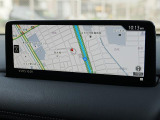 マツダコネクトの10.25インチワイドセンターディスプレイです。『Android Auto』『Apple CarPlay』や独自のコネクテッドサービスに対応したインターフェイスシステムです。