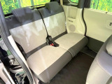 後部座席も気になるようなキズ・汚れやへたり等、大きなダメージはなく、良好な状態です。