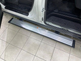 【電動サイドステップ】車高の高いお車でも、これがあれば小さいお子様の乗り降りも楽々♪スライドドアと連動して作動する為、煩わしい操作は不要です!