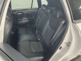 広々とした後部座席です♪気になるキズや汚れなどなく良好な状態です。