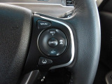 ハンドル右側にはクルーズコントロールのスイッチが装備され運転中の操作も安心して行えます!