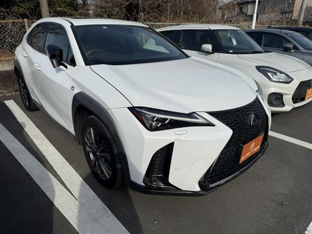 UX 200 Fスポーツ 禁煙車 ムーンルーフ 黒革シート