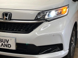 【LEDヘッドライト】悪天候や夜間走行時も良好な視界を確保し安心して運転できる高輝度LEDヘッドライトを装備!点灯速度が早く、消費電力も抑えられています。