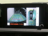 パノラミックビューモニター搭載。カメラで車両周囲の状況を映し出すため、狭い場所での駐車などに役立ちます。