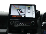 パノラミックビューモニター装備!サイドビュー・車両に取り付けたフロント、サイド、バックカメラの映像を合成して画面上に表示させることで、低速時の運転を補助する装置です。