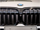 【キドニーグリル】BMWは約90年もの間、ほぼ全ての車両にひと目でBMWだと分かるこの特徴的なフロントグリルが備えられ、デザイン・アイコンとして親しまれてきました。
