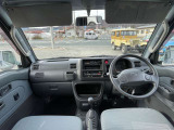 車内も広々としており、落ち着いた配色のインテリアで上質な空間となっております☆