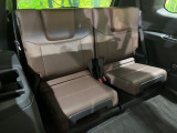 3列目シートはもちろん状態良好☆大人でもゆったりと座って頂けますので、大人数でのお出かけもラクラクです♪ご家族で、気の知れた仲間で、ドライブに行くのが楽しみですね♪