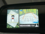 【アラウンドビューモニター】専用のカメラにより、上から見下ろしたような視点で360度クルマの周囲を確認することができます☆死角部分も確認しやすく、狭い場所での切り返しや駐車もスムーズに行えます。