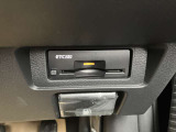 ETC2・0 ナビゲーションと連動モデル。充実したETC機能に加えて、ITSスポットとの高速、大容量、双方向の通信が可能で、次世代の運転支援サービスを受けることができます。