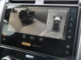 ボディの目立たない位置に設置された4台のデジタルカメラにより、車の周囲360度のオーバーヘッドビュー表示。それぞれのカメラを単独もしくは2か所表示することも可能。狭い場所や出入口なども安心できます!