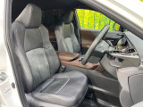 運転席シート廻りは使用感も少なく、良好な状態となっています。前オーナー様が丁寧に使っていたことがよくわかりますね。