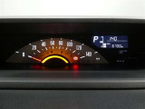 各操作スイッチは使いやすい位置に配置され、とっても見やすいメーターです。夜間時はラグジュアリーな気分にさせてくれる照明が魅力ですので、夜のドライブも楽しみになりますよ♪