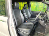運転席シート廻りは使用感も少なく、良好な状態となっています。前オーナー様が丁寧に使っていたことがよくわかりますね。
