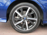 右後 アルミホイールは、カッコイイだけではなく、燃費にも影響するアイテムなんですよ!「*ホイールロックナットは展示用です」
