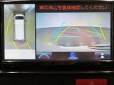 パノラミックビューモニター付きです。車両を上から見たような映像をディスプレイオーディオ画面に表示。運転席からの目視だけでは見にくい、車両周辺の状況をリアルタイムでしっかり確認できます。