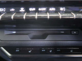 車内でCD DVDのメディアが楽しめます。