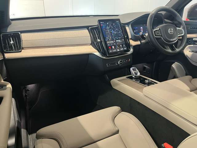ボルボ XC90 プラス B5 AWD 4WD の中古車詳細 (700km, マルベリー