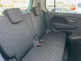 後部座席も気になるようなキズ・汚れやへたり等、大きなダメージはなく、良好な状態です。
