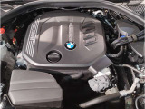 【BMWエンジン】革新的なガソリン・エンジン・テクノロジーによる高性能かつ高効率。レスポンスの良いパワーを発揮。常にスムーズな吸気を実現しアクセル開度にダイレクトに反応しドライビングを楽しく演出。
