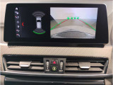 【バックモニター】&rdquo;R&rdquo;レンジにシフトチェンジして頂くとバックカメラとセンサーが起動し駐停車時の運転をサポートします。