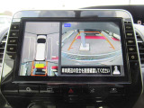 車を上から見下ろしているかのような映像で周囲の状況を確認できるアラウンドビューモニター。狭い駐車場や駐車が苦手な方でも安心。