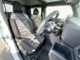 運転席シート廻りは使用感も少なく、良好な状態となっています。丁寧に使われていたことがよくわかりますね。