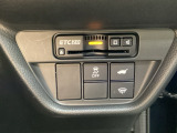 ハンドルの右下にETC2.0がついています。高速道路の料金所の通過も楽々です。Hondaセンシング用の、VSA(ABS+TCS+横滑り抑制)解除なども装備しています。