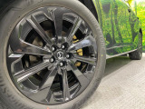 【純正20インチアルミホイール】外観にマッチした純正アルミホイールを装着しております。各種社外アルミホイールや、スタッドレスタイヤも取扱いしております。是非ご相談ください♪