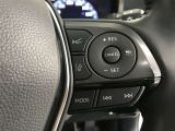 ステアリングスイッチ付き。前方から目を離すことなく操作することが可能です。