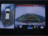 パノラミックビューモニター付きです。車両を上から見た様な映像をディスプレイオーディオ画面に表示。運転席からの目視だけでは見にくい、車両周辺の状況をリアルタイムでしっかり確認出来ます。