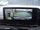 アラウンドビューモニターは車の全周囲をカメラで映しだして障害物や人を確認、周りの状況を確認しながら安全に駐車できる便利な装備になります。