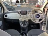 イタリア車ならではの美しさ、走りへのこだわりを感じるインテリアデザイン!