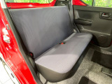 後部座席も気になるようなキズ・汚れやへたり等、大きなダメージはなく、良好な状態です。