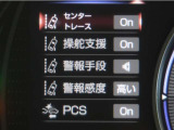 レーンディパーチャーアラートとは車線、又は走路からの逸脱の可能性を警告すると共に、車線、又は走路からの逸脱を避けるためのハンドル操作の一部を支援する機能です。詳細は販売店スタッフまでお尋ね下さい。