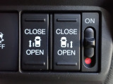 運転席からもスライドドアをボタン操作でスピーディーに開閉できます!またスマートキーでも操作できるので便利です。