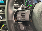 ステアリングにオーディオ操作スイッチが付いています。オーディオ画面に直接タッチしなくても操作が出来ますので、運転に集中できます。
