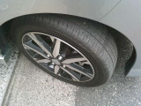 お洒落は足元から!アルミホイールが装備されております。