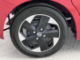 【純正アルミホイール】オシャレな純正アルミホイール付きですので見た目がカッコイイですよ♪