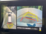 【パノラマモニター】専用のカメラにより、上から見下ろしたような視点で360度クルマの周囲を確認することができます☆死角部分も確認しやすく、狭い場所での切り返しや駐車もスムーズに行えます。