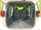 普段のお買い物や通勤、送迎等に十分な荷室スペースを確保しております。セカンドシートを倒すと、大きな荷物の積載も可能です♪