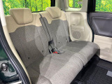 後部座席も気になるようなキズ・汚れやへたり等、大きなダメージはなく、良好な状態です。
