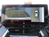 (パノラミックビューモニタ-)車を上から見たような映像で死角もバッチリ確認できます。