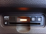 ■【ETC車載器】が装備されています。セットアップをしてお渡しとなり、ETCカードを差し込むだけで高速道路の利用が可能です。