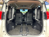 普段のお買い物や通勤、送迎等に十分な荷室スペースを確保しております。セカンドシートを倒すと、大きな荷物の積載も可能です♪