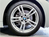 【BMWアロイホイル】軽量かつ強度に拘ったアロイホイル。走行性能ポテンシャルを引き出す設計。車の足元を引き締めてくれる大きなポイントはアロイホイルです。
